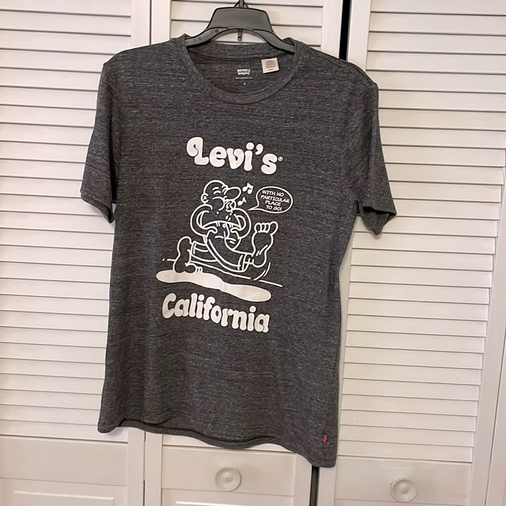 NWOT LEVI’S T Shirt